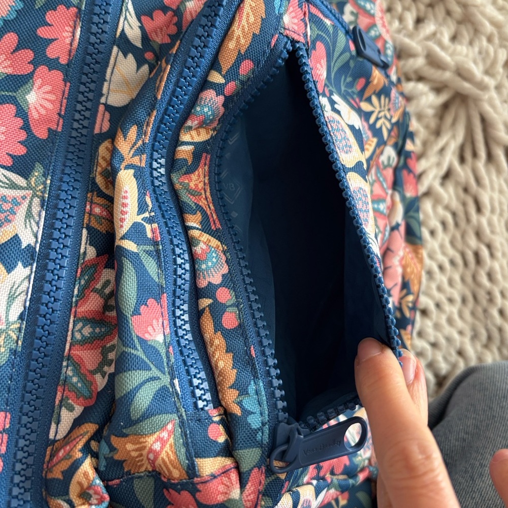 Vera Bradley Recycled Lighten Up Reactive Sling Backpack NWOT - Picture 3 of 10